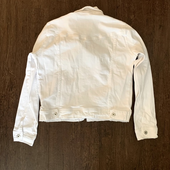 Zara Women’s White Distressed Denim Jacket Size M - Picture 5 of 5